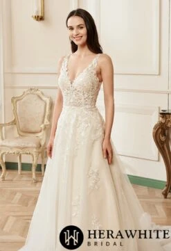 Robe De Mariée A Décolleté V Et Bretelles En Dentelle -Soiree Blanche Boutique 00738d27e9