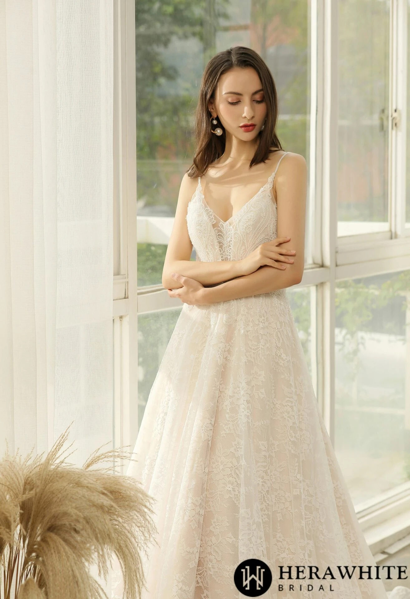 Robe de mariée ligne A en dentelle perlée avec bretelles spaghetti Robe De Mariée Ligne A En Dentelle Perlée Avec Bretelles Spaghetti -Soiree Blanche Boutique 038c5d0b5d scaled 1