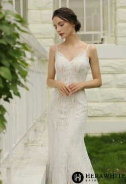 Robe De Mariée Fourreau En Dentelle Avec Bretelles Spaghetti -Soiree Blanche Boutique 057a3c7341 scaled 1