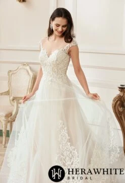 Robe De Mariée A à Encolure Cœur Illusion Et Dentelle 5 Robe De Mariée A à Encolure Cœur Illusion Et Dentelle -Soiree Blanche Boutique 06cba7525a
