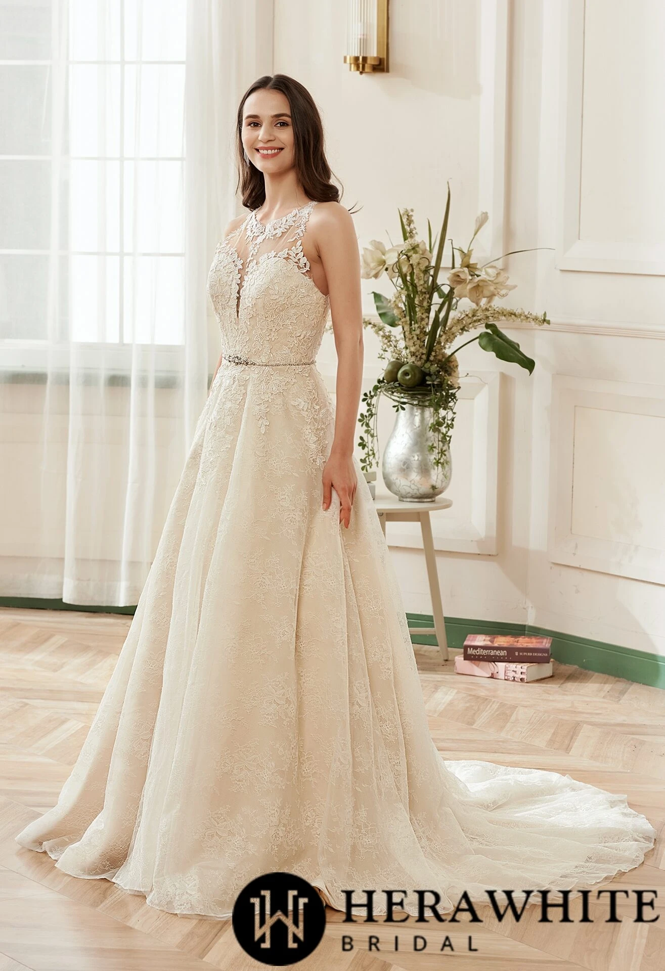 Robe de mariée en tulle et dentelle à encolure ras-du-cou et illusion Robe De Mariée En Tulle Et Dentelle à Encolure Ras-du-cou Et Illusion -Soiree Blanche Boutique 07acdfbae3