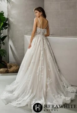 Robe De Mariée A En Dentelle Pailletée Col Cœur Plongeant -Soiree Blanche Boutique 0f8aeafac9