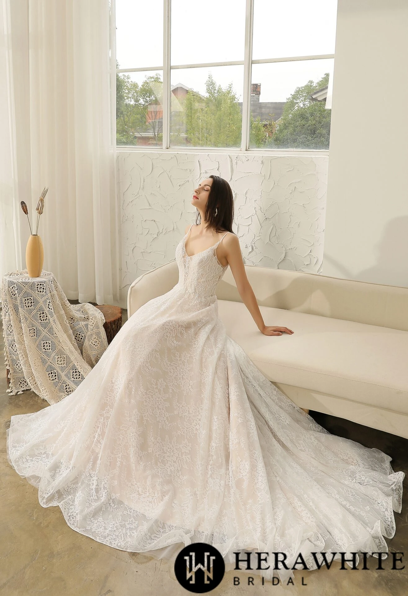 Robe de mariée ligne A en dentelle perlée avec bretelles spaghetti Robe De Mariée Ligne A En Dentelle Perlée Avec Bretelles Spaghetti -Soiree Blanche Boutique 13b9d8282d