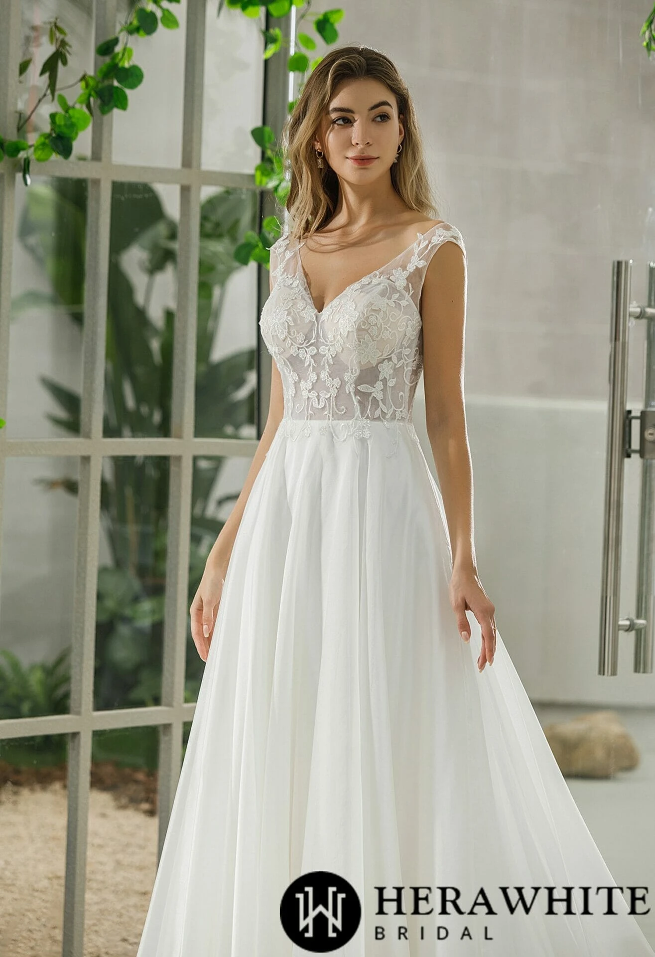Robe de mariée sans manches en organza et dentelle à effet d’illusion Robe De Mariée Sans Manches En Organza Et Dentelle à Effet D’illusion -Soiree Blanche Boutique 14bde785cd