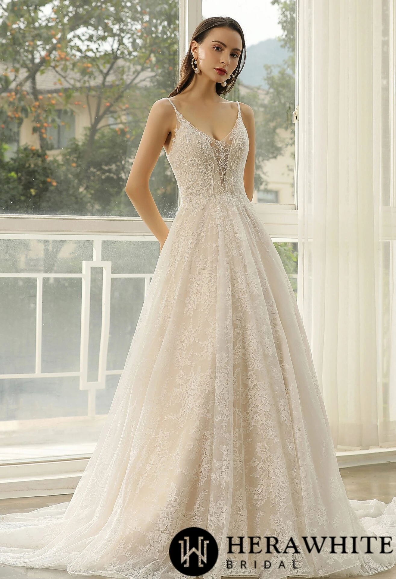 Robe de mariée ligne A en dentelle perlée avec bretelles spaghetti Robe De Mariée Ligne A En Dentelle Perlée Avec Bretelles Spaghetti -Soiree Blanche Boutique 15bde850ff