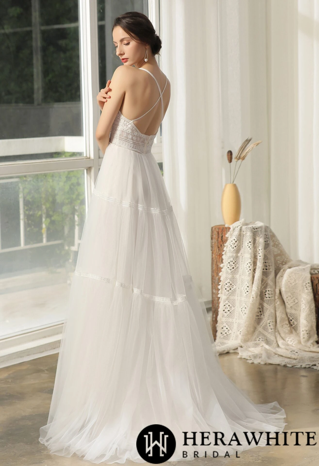Robe de mariée en dentelle bohème et dos croisé Robe De Mariée En Dentelle Bohème Et Dos Croisé -Soiree Blanche Boutique 1cc323cfdc