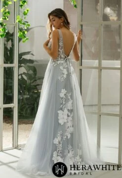 Robe De Mariée Col V Plongeant Avec Motifs Floraux -Soiree Blanche Boutique 1d9cbb7a35