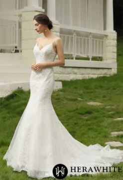 Robe De Mariée Ajustée à Bretelles Spaghetti Avec Perlage 5 Robe De Mariée Ajustée à Bretelles Spaghetti Avec Perlage -Soiree Blanche Boutique 1e99fc5218