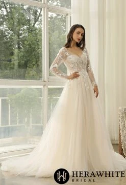 Robe De Mariée Princesse à Manches Longues Et Dentelle Florale -Soiree Blanche Boutique 26eb6b919a