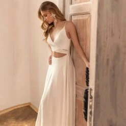 Robe De Mariée Simple Col V Blanche 4 Robe De Mariée Simple Col V Blanche -Soiree Blanche Boutique 30041ce9 15df 49da 9f78 b769455c72ba