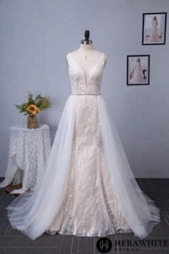 Robe De Mariée Trompette à Décolleté En V Plongeant -Soiree Blanche Boutique 371fcc2b28 scaled 1