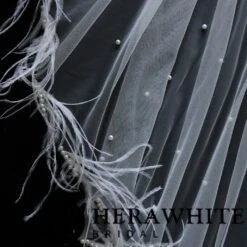 Voile De Mariée A Plumes 5 Voile De Mariée A Plumes -Soiree Blanche Boutique 3a1b37f575