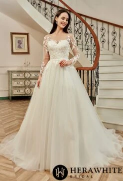 Robe De Mariée Princesse En Dentelle à Manches Longues Et Traîne De Chapelle En Illusion 9 Robe De Mariée Princesse En Dentelle à Manches Longues Et Traîne De Chapelle En Illusion -Soiree Blanche Boutique 3bd8f4bf21