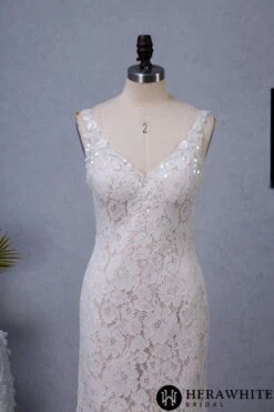 Robe De Mariée Fourreau A Dentelle Florale -Soiree Blanche Boutique 4093de8b74 scaled 1