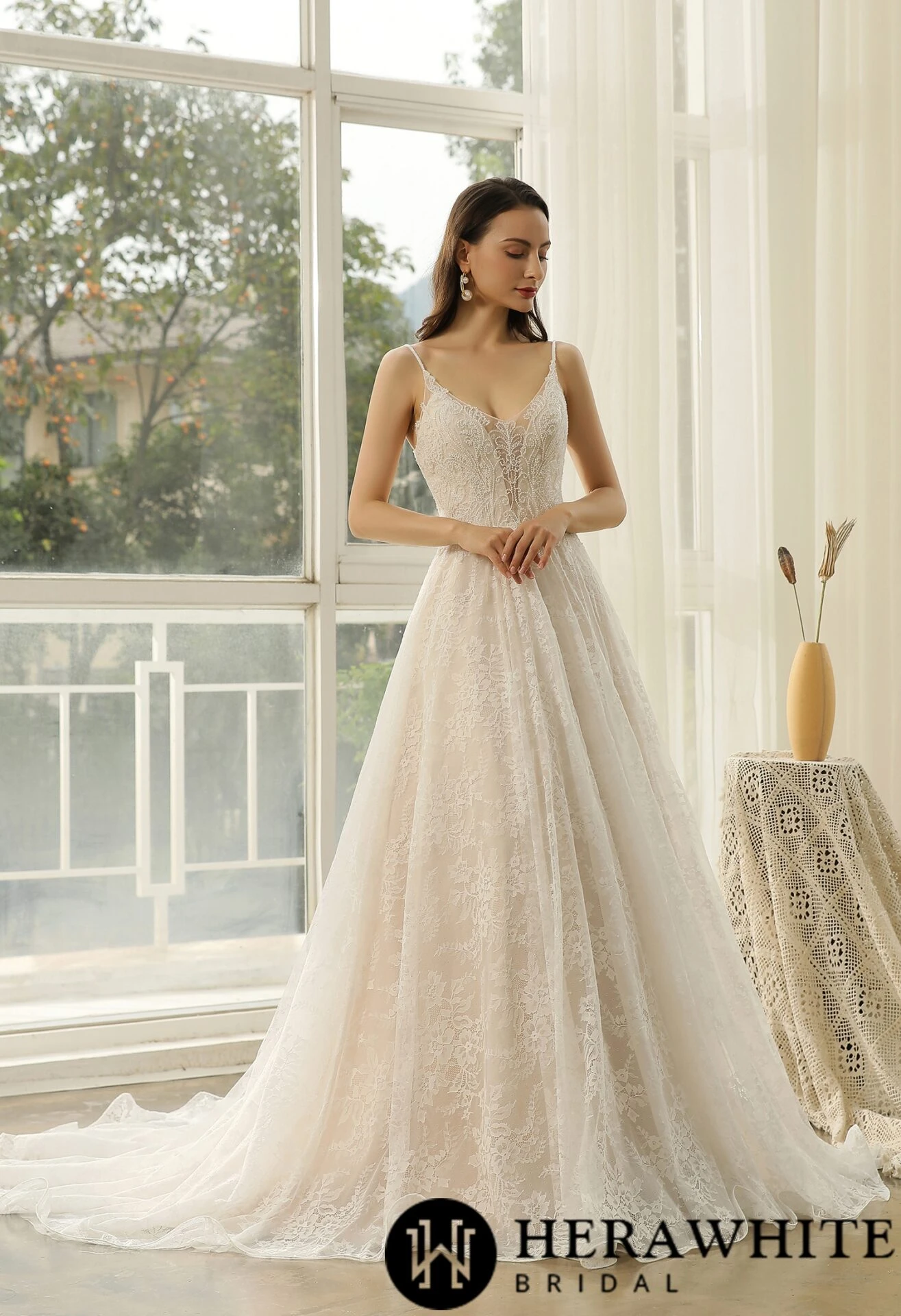 Robe de mariée ligne A en dentelle perlée avec bretelles spaghetti Robe De Mariée Ligne A En Dentelle Perlée Avec Bretelles Spaghetti -Soiree Blanche Boutique 41184c6371