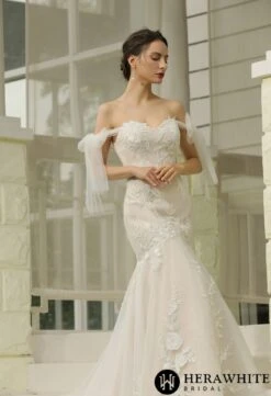 Robe De Mariée Sirène En Dentelle Florale Avec Manches En Tulle Détachables 4 Robe De Mariée Sirène En Dentelle Florale Avec Manches En Tulle Détachables -Soiree Blanche Boutique 41933d2f6b scaled 1