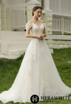 Robe De Mariée Romantique En Dentelle Pailletée à Manches Courtes -Soiree Blanche Boutique 49c70fc1f9