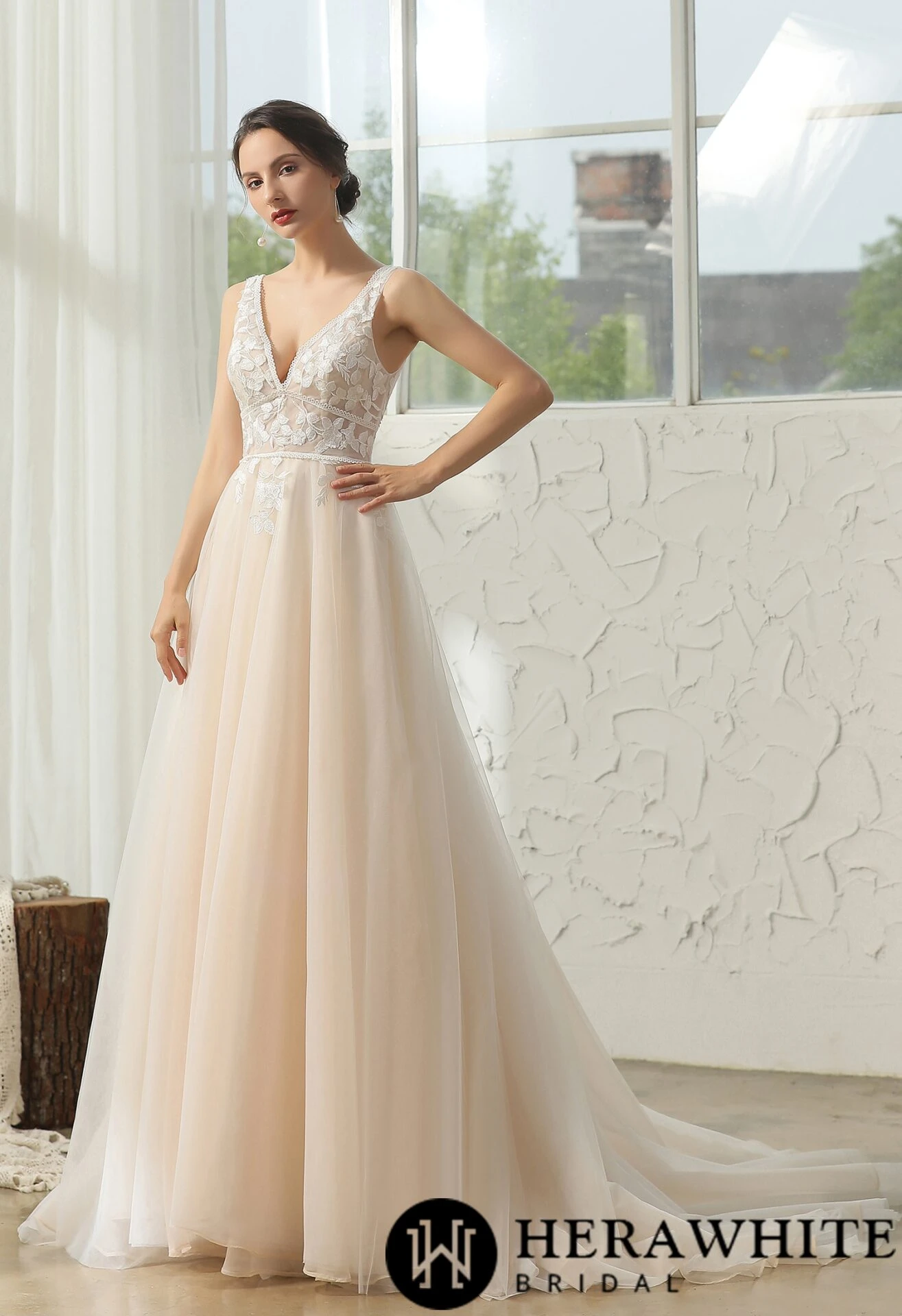 Robe de mariée moderne en dentelle florale bohème Robe De Mariée Moderne En Dentelle Florale Bohème -Soiree Blanche Boutique 4da91b16c9