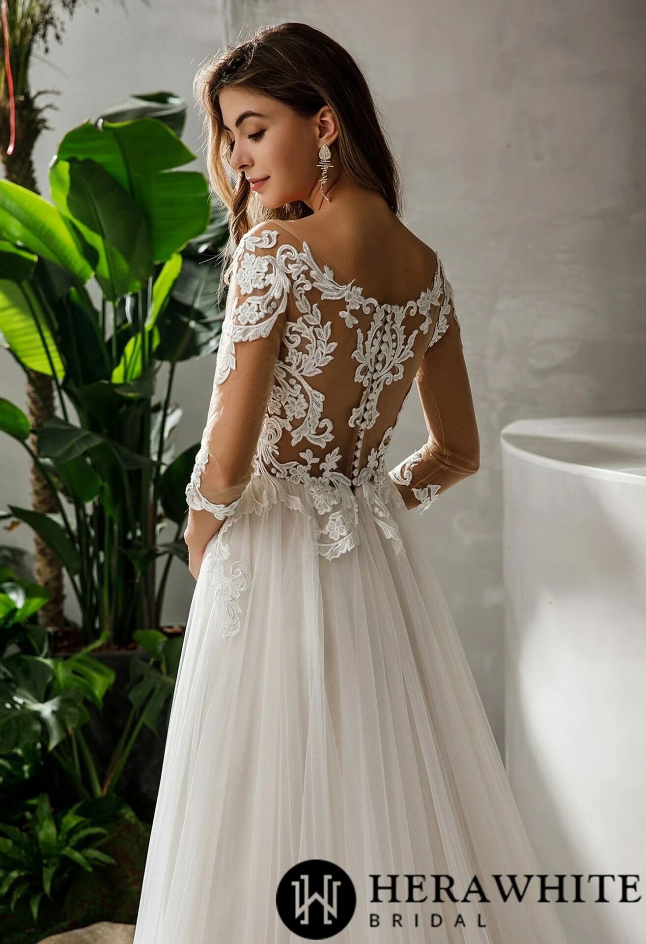 Robe de mariée en dentelle avec manches 3/4 illusion Robe De Mariée En Dentelle Avec Manches 3/4 Illusion -Soiree Blanche Boutique 592805ece9