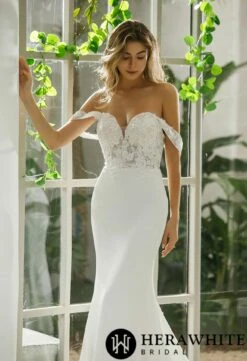 Robe De Mariée Fourreau En Crêpe Et Dentelle Fine Florale -Soiree Blanche Boutique 62e165f5d0