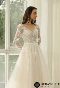 Robe De Mariée Princesse à Manches Longues Et Dentelle Florale -Soiree Blanche Boutique 6e7d4679af scaled 1
