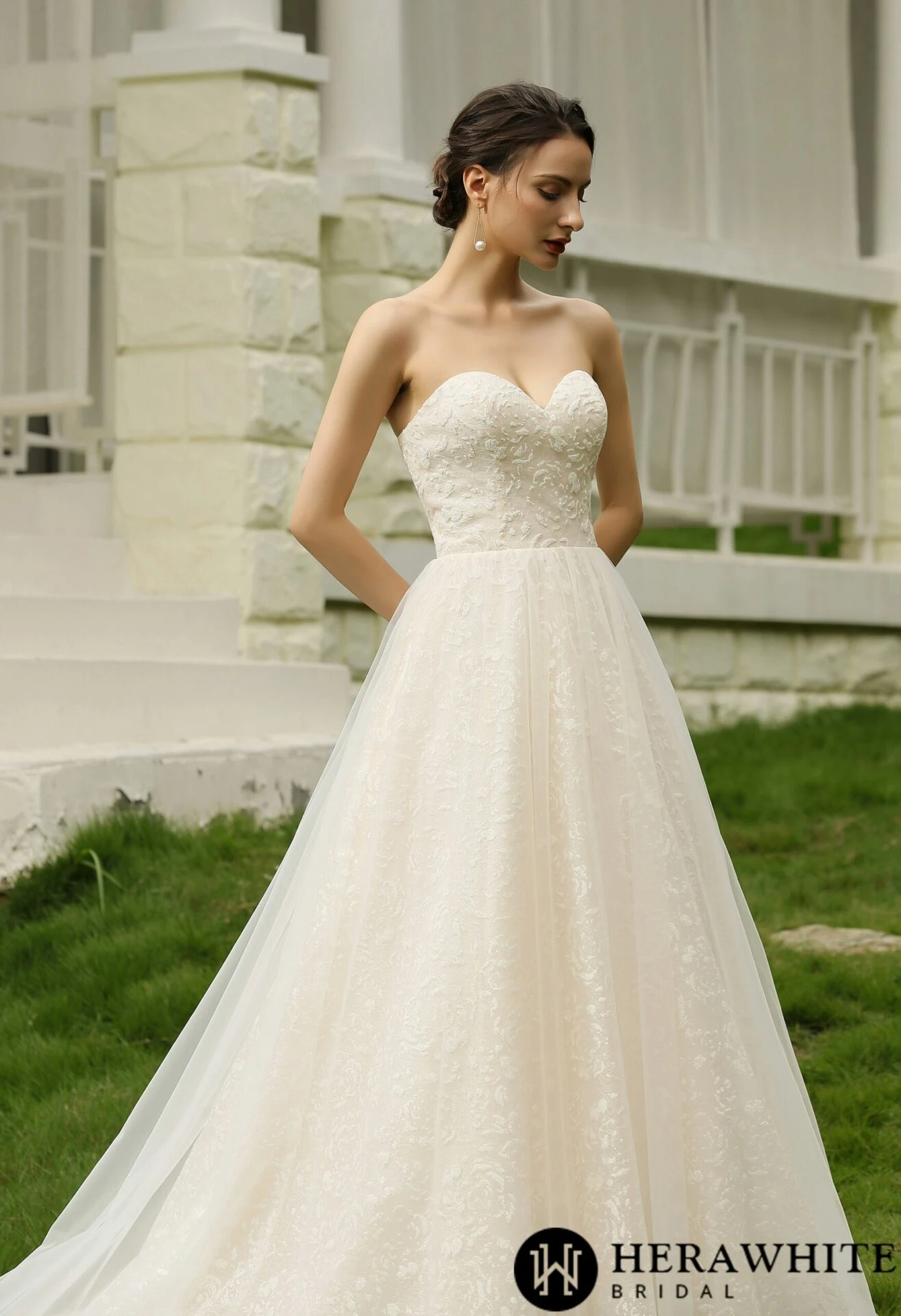 Robe de mariée princesse bustier et dentelle Robe De Mariée Princesse Bustier Et Dentelle -Soiree Blanche Boutique 74d06f59d1 scaled 1