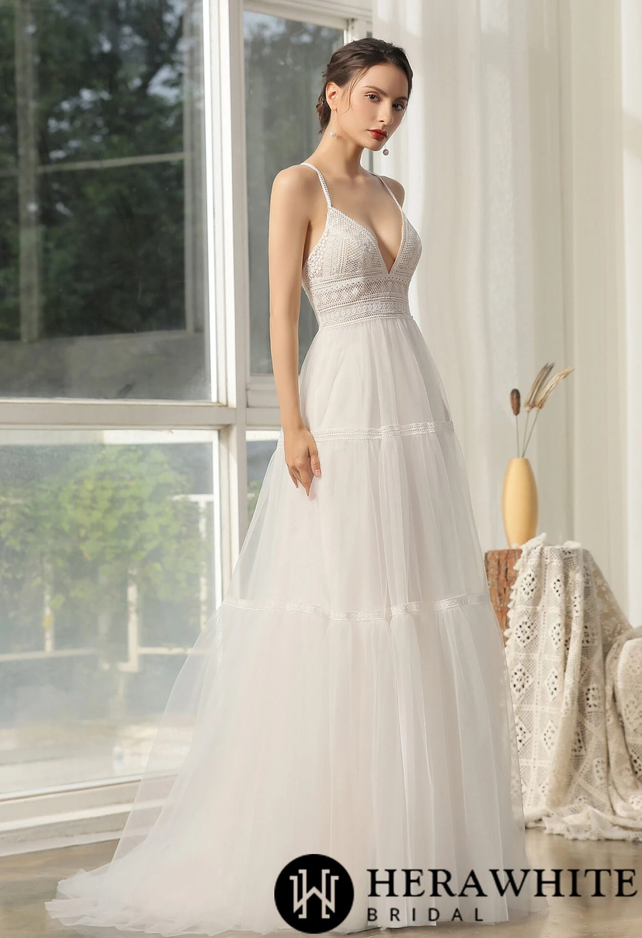 Robe de mariée en dentelle bohème et dos croisé Robe De Mariée En Dentelle Bohème Et Dos Croisé -Soiree Blanche Boutique 78fbc9c681
