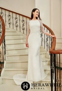 Robe De Mariée En Crêpe Avec Encolure Bateau Traîne Et Dos En Perles D’illusion -Soiree Blanche Boutique 7f04d7e304