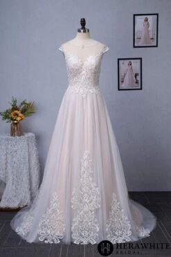 Robe De Mariée A à Encolure Cœur Illusion Et Dentelle 7 Robe De Mariée A à Encolure Cœur Illusion Et Dentelle -Soiree Blanche Boutique 833dcbc7c1 scaled 1