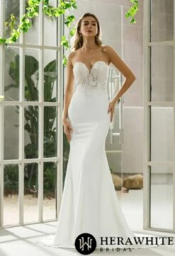 Robe De Mariée Fourreau En Crêpe Et Dentelle Fine Florale -Soiree Blanche Boutique 847e5a4519