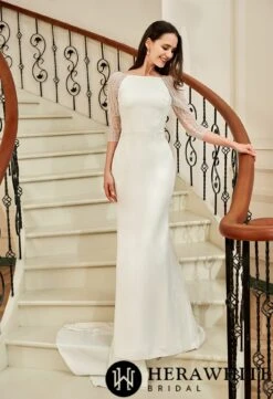 Robe De Mariée En Crêpe Avec Encolure Bateau Traîne Et Dos En Perles D’illusion -Soiree Blanche Boutique 888d517097