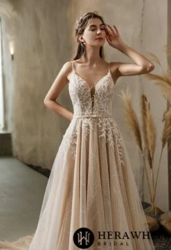 Robe De Mariée En Dentelle Graphique Et Scintillante -Soiree Blanche Boutique 9d72846217