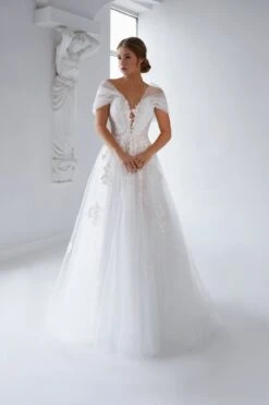 Robe De Mariée Princesse Fleurie Manche Tombante Blanche 5 Robe De Mariée Princesse Fleurie Manche Tombante Blanche -Soiree Blanche Boutique Alix