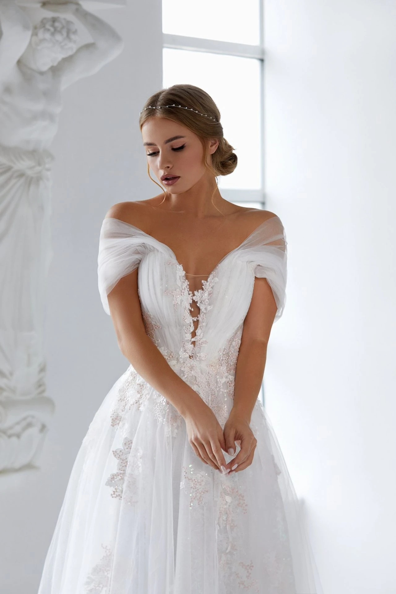 Robe De Mariée Princesse Fleurie Manche Tombante Blanche Robe De Mariée Princesse Fleurie Manche Tombante Blanche -Soiree Blanche Boutique