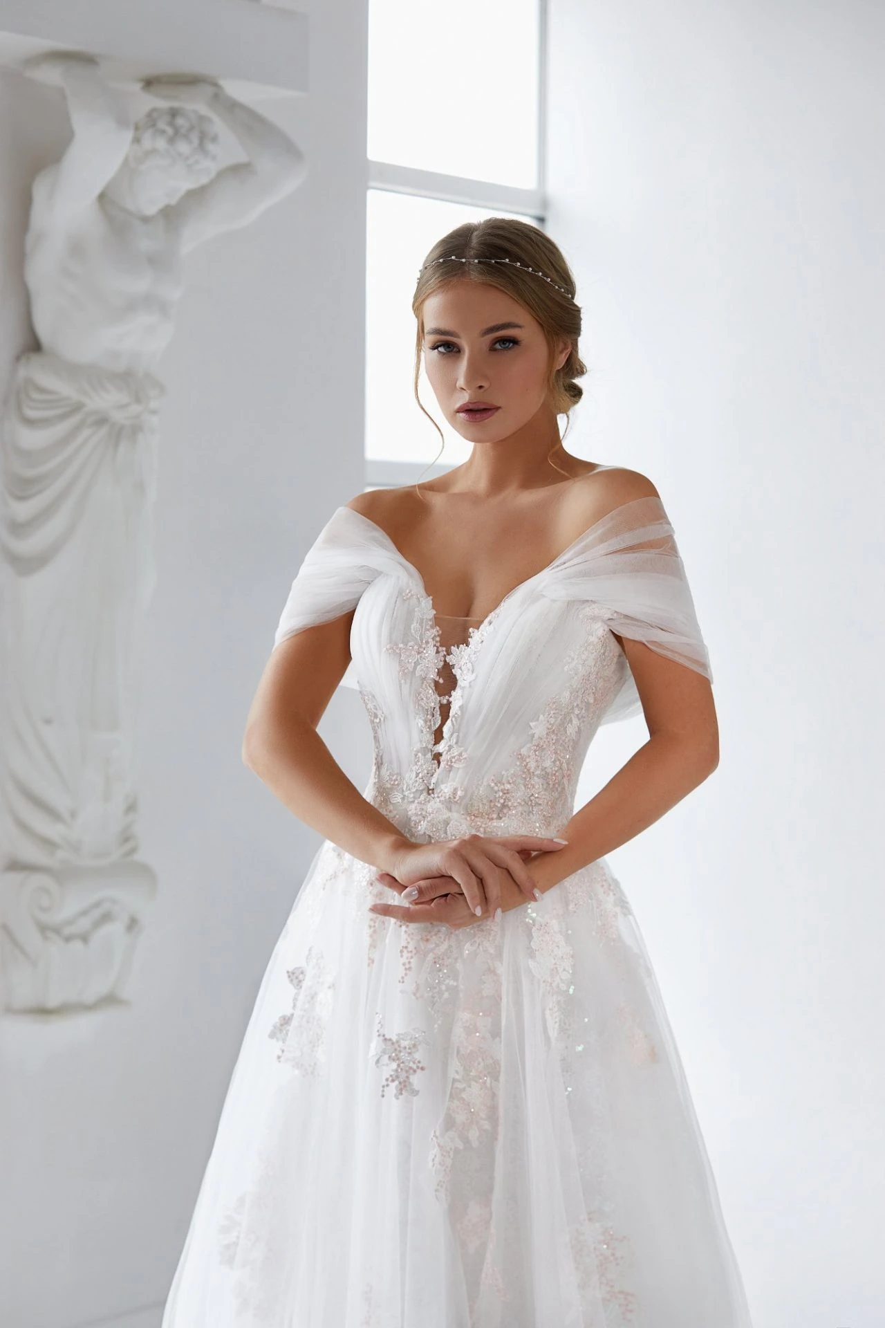 Robe De Mariée Princesse Fleurie Manche Tombante Blanche Robe De Mariée Princesse Fleurie Manche Tombante Blanche -Soiree Blanche Boutique