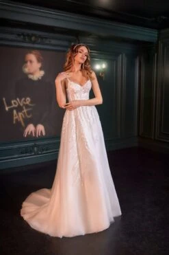 Robe De Mariée Blanche Avec Traîne -Soiree Blanche Boutique Benedetta