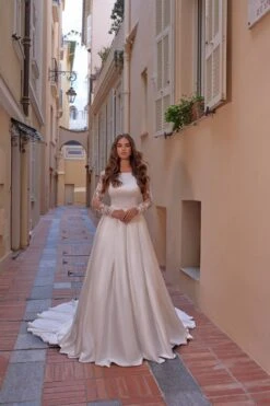 Robe De Mariée Princesse Simple A Manches Longues -Soiree Blanche Boutique Benilda