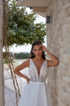 Robe De Mariée Princesse Blanche Avec Perles 4 Robe De Mariée Princesse Blanche Avec Perles -Soiree Blanche Boutique Cesarea