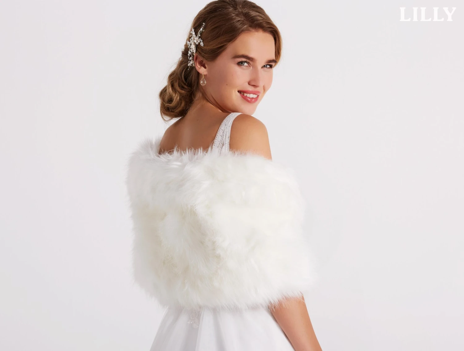 Châle Blanc Long Châle Blanc Long -Soiree Blanche Boutique Chale Blanc Long porte dos