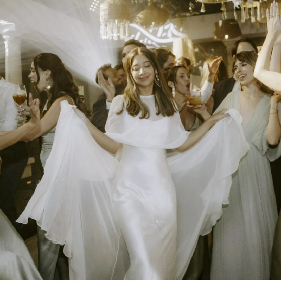 Robe De Mariée Sirène Avec Cape Robe De Mariée Sirène Avec Cape -Soiree Blanche Boutique Design sans titre 3