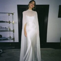 Robe De Mariée Sirène Avec Cape 6 Robe De Mariée Sirène Avec Cape -Soiree Blanche Boutique Design sans titre 7