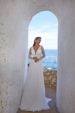 Robe De Mariée Dentelle Col V Manches Longues -Soiree Blanche Boutique Lucrecia3