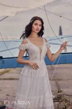 Robe De Mariée De Luxe A Dentelle Blanche 4 Robe De Mariée De Luxe A Dentelle Blanche -Soiree Blanche Boutique Marisol