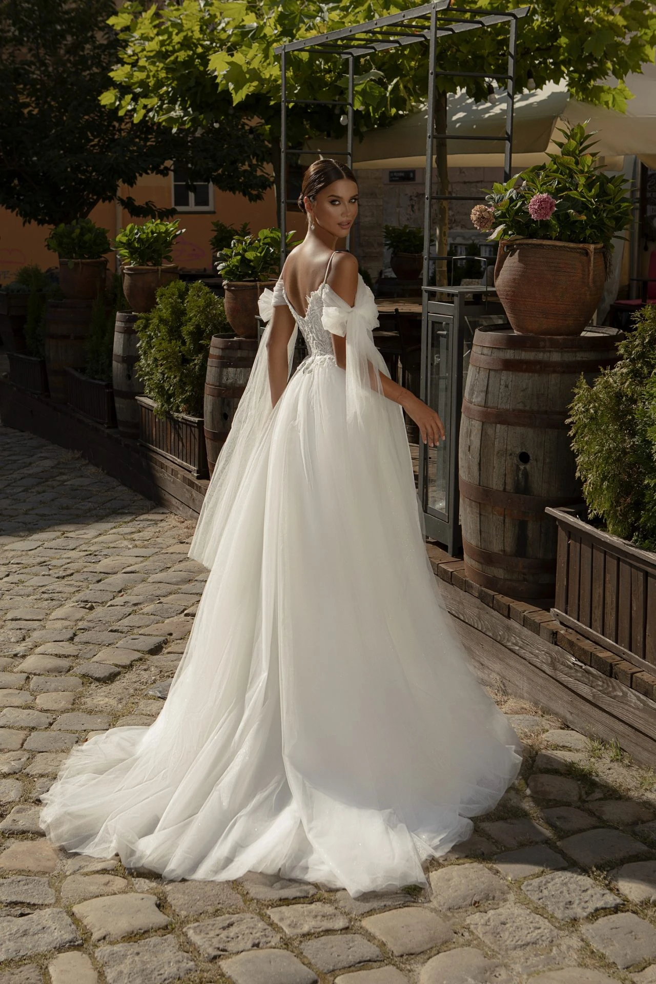 Robe De Mariée Bretelles Spaghettis Blanche Robe De Mariée Bretelles Spaghettis Blanche -Soiree Blanche Boutique Robe De Mariee Bretelles Spaghettis dos