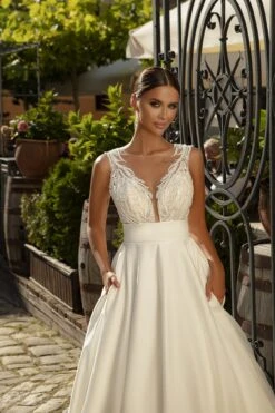 Robe De Mariée Pour Petite Poitrine -Soiree Blanche Boutique Robe De Mariee Pour Petite Poitrine zoom