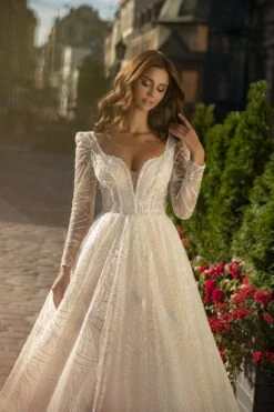 Robe De Mariée Princesse A Corset Scintillant -Soiree Blanche Boutique Robe De Mariee Princesse A Corset Scintillant SB zoom
