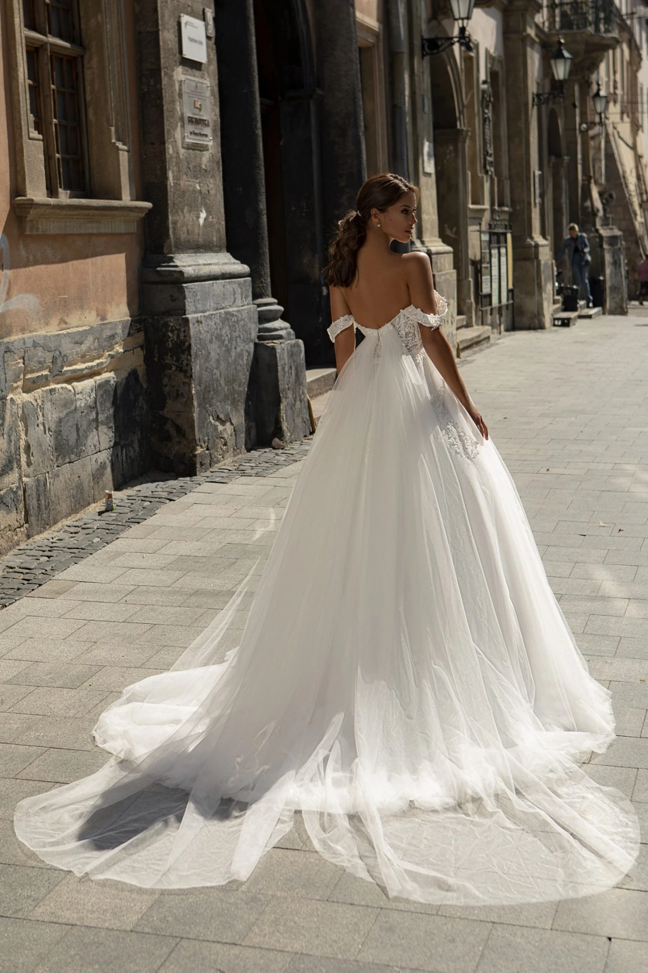 Robe De Mariée Princesse Col V Et Dos Nu Robe De Mariée Princesse Col V Et Dos Nu -Soiree Blanche Boutique Robe De Mariee Princesse Col V Et Dos Nu dos 1