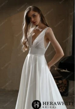 Robe De Mariée Princesse Dos Nu Et Col V Illusion -Soiree Blanche Boutique Robe De Mariee Princesse Col V Et Dos Nu profil