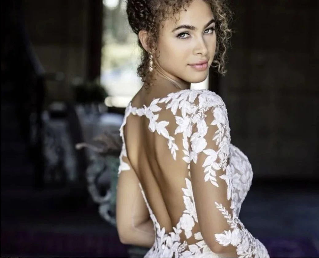 Robe De Mariée Satin Plissé A Traîne Dentellé Robe De Mariée Satin Plissé A Traîne Dentellé -Soiree Blanche Boutique Robe De Mariee Satin Plisse A Traine Dentelle dos