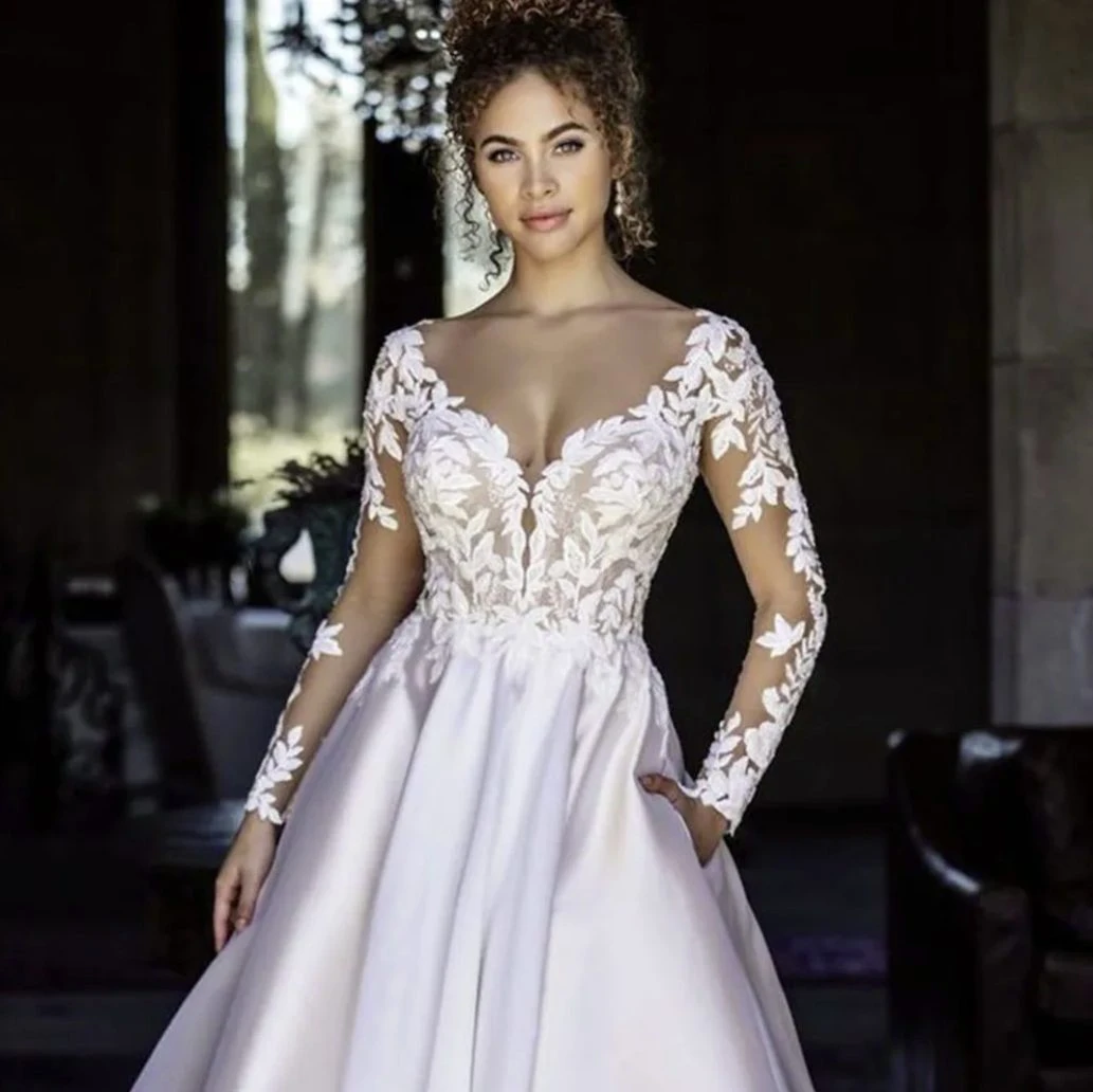 Robe De Mariée Satin Plissé A Traîne Dentellé Robe De Mariée Satin Plissé A Traîne Dentellé -Soiree Blanche Boutique Robe De Mariee Satin Plisse A Traine Dentelle